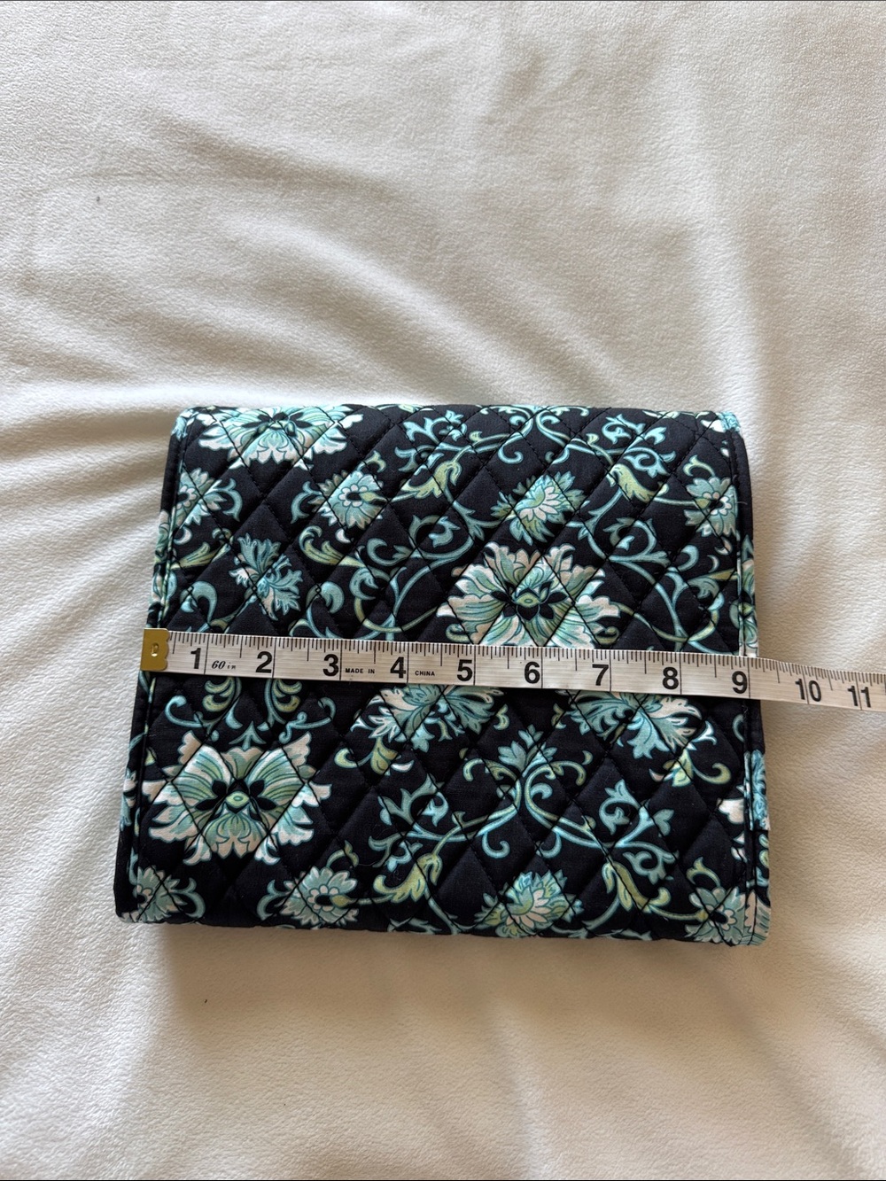Lemon Hill Quilted Hanging Toiletry/ Cosmetic Bag Case - Picture 3 of 9